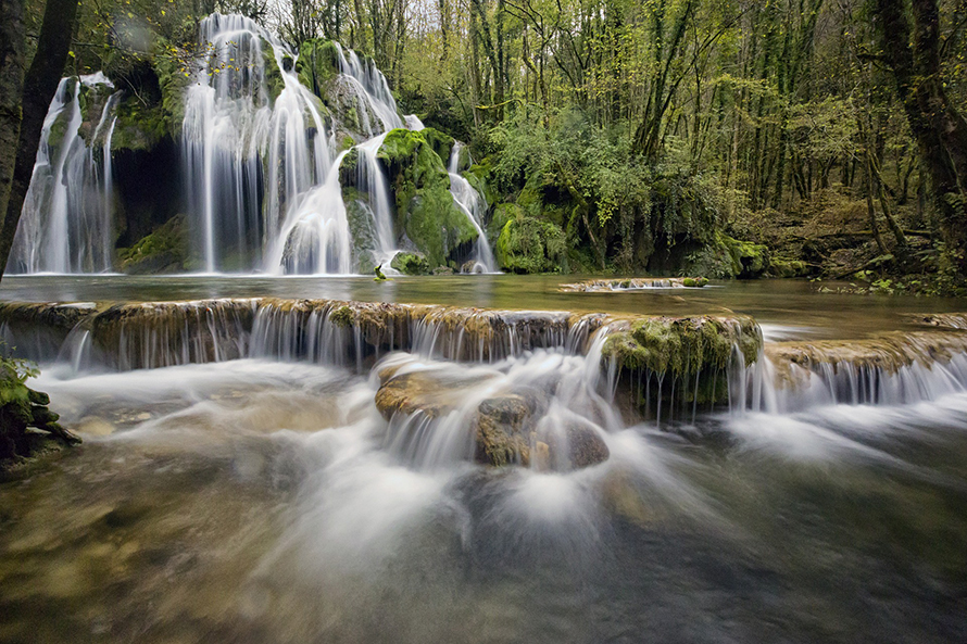 waterfalls-1144130_1920