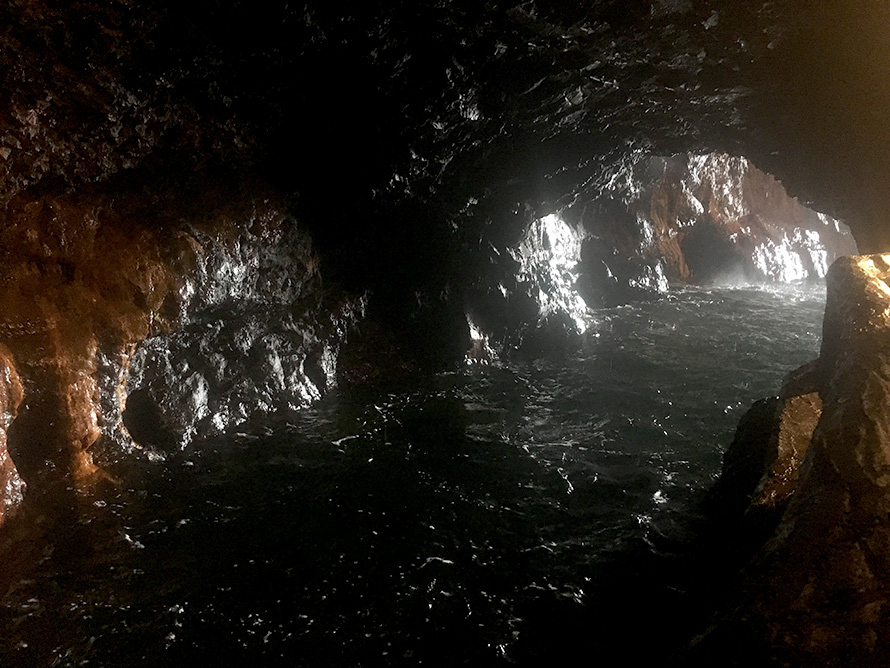 南紀白浜　三段壁洞窟
